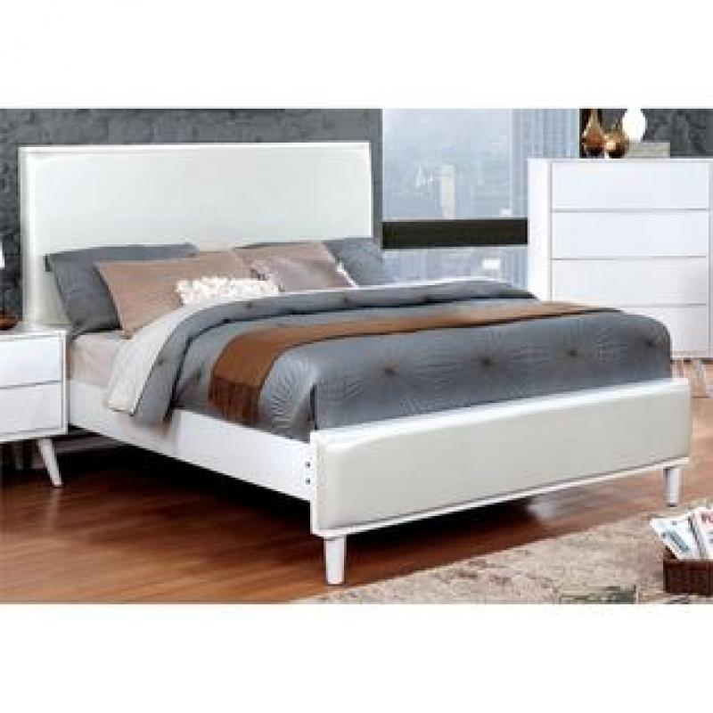 Furniture of America Maddy Leatherette King Panel Bed